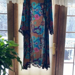 Unique Floral Lace Trim Robe
